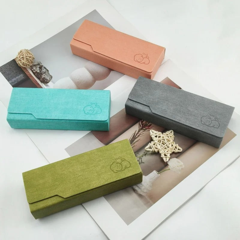 Rectangular glasses case with magnetic closure