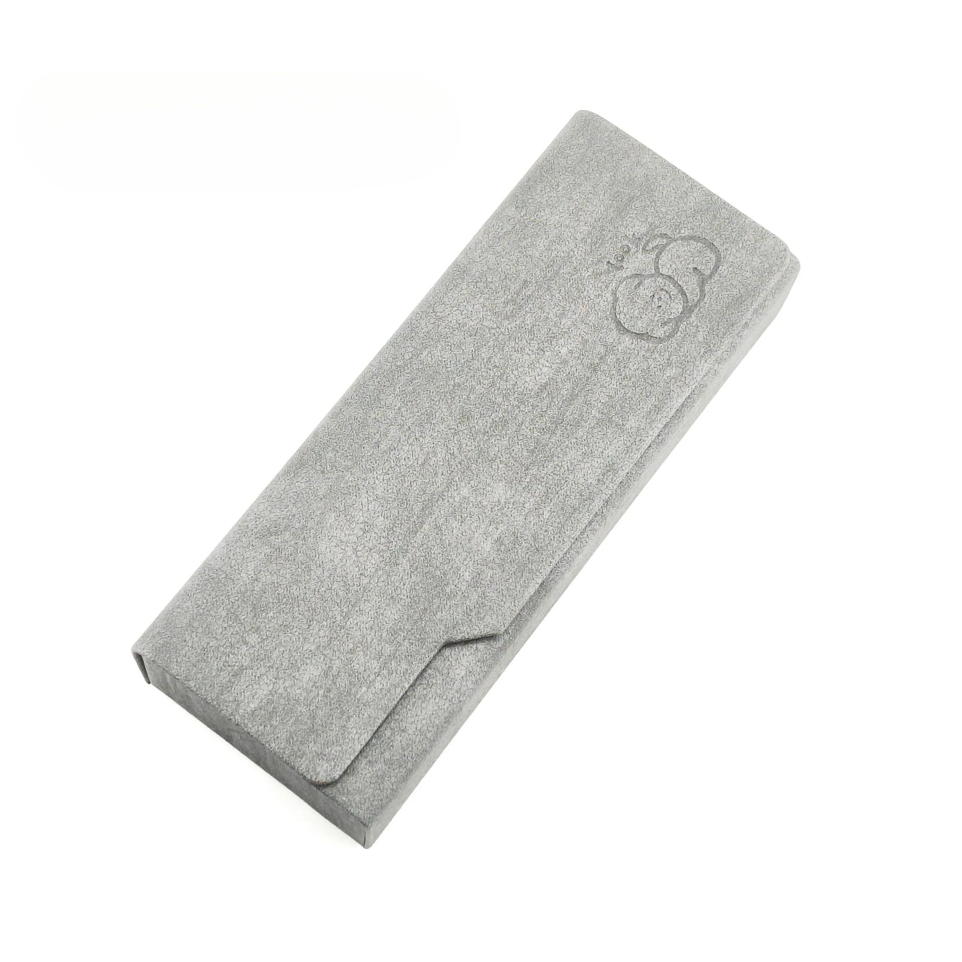 Rectangular glasses case with magnetic closure